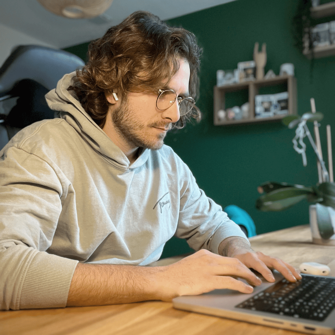 Arthur Hirtz - Graphiste et Webdesigner freelance à Poitiers